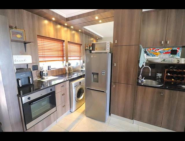 2 BEDROOM PROPERTY TO RENT IN LONEHILL